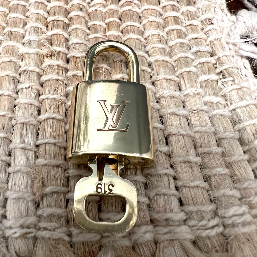 319 Authentic Louis Vuitton Lock & Key #319